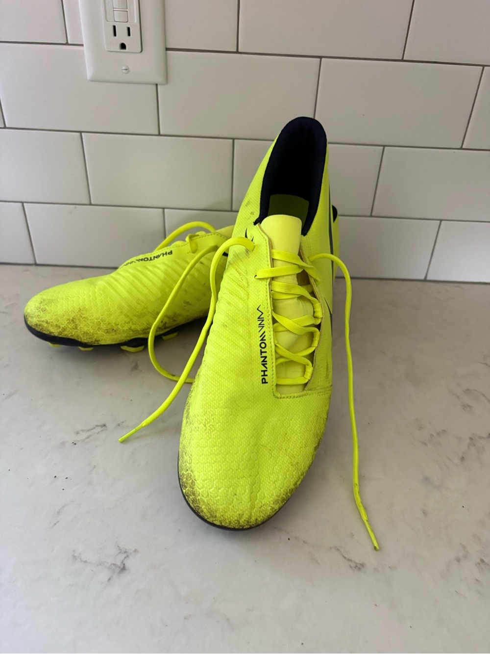 Nike Phantom AO0577-717 Soccer Cleats Men’s Size 12 Volt Neon Yellow Black FG